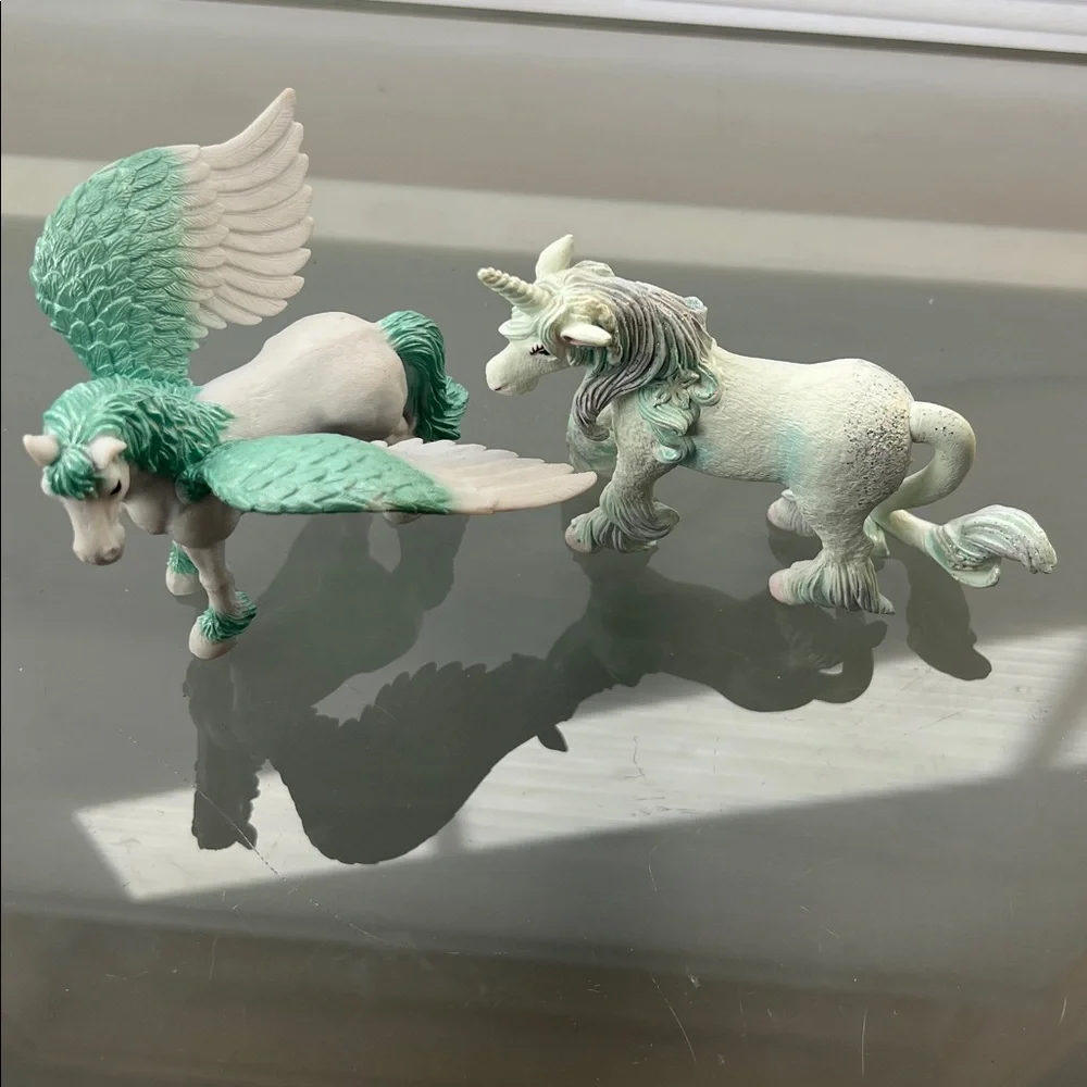 🦄Fantasy Lot of 2 Unicorns Horse Pegasus Winged Horse by Papo & Schleich Bayala